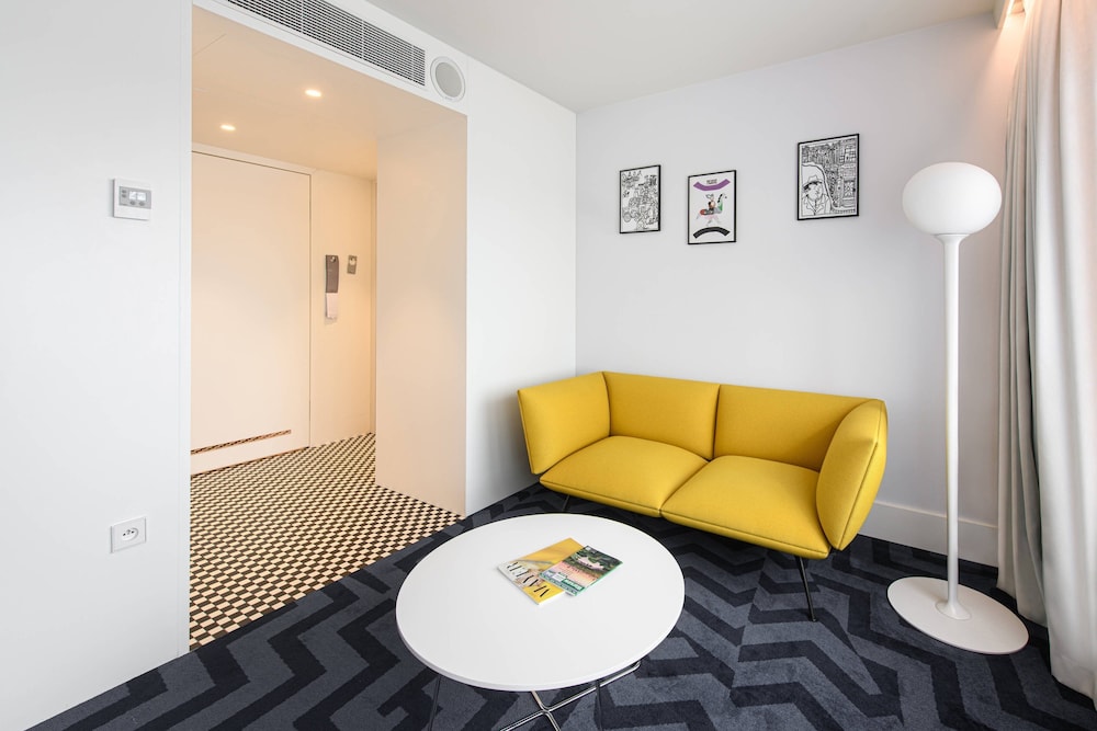 Junior Suite, 1 King Bed photo 3
