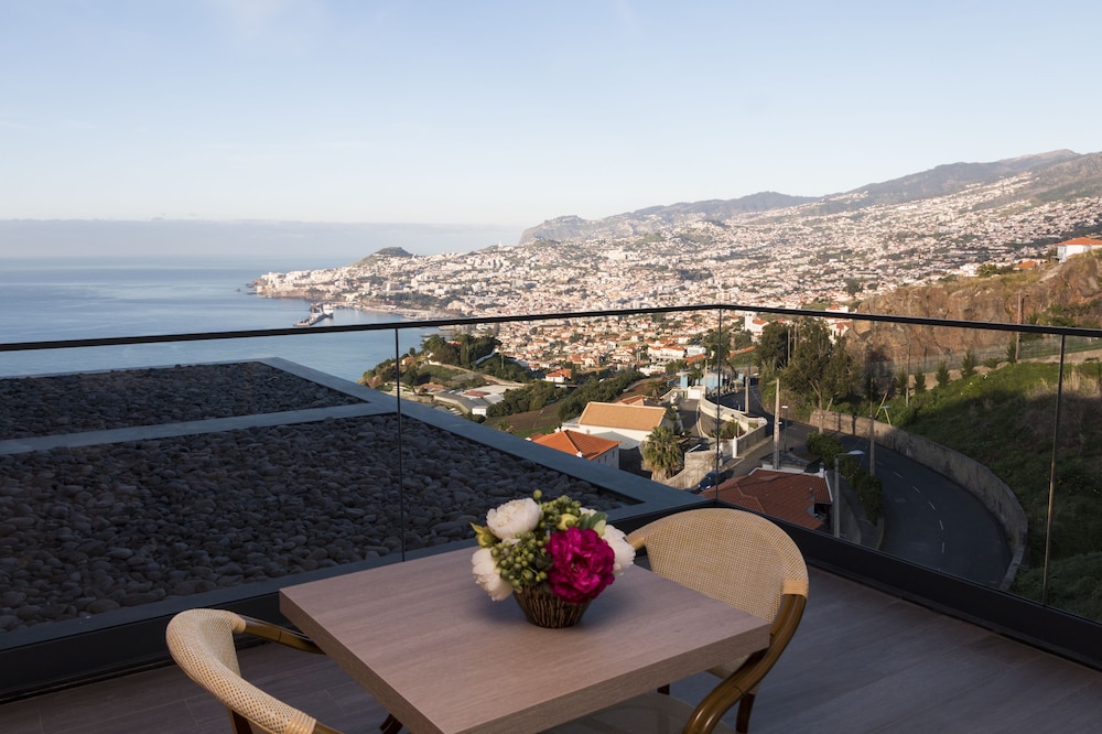 Double or Twin Room, Balcony, Bay View - Photo 3