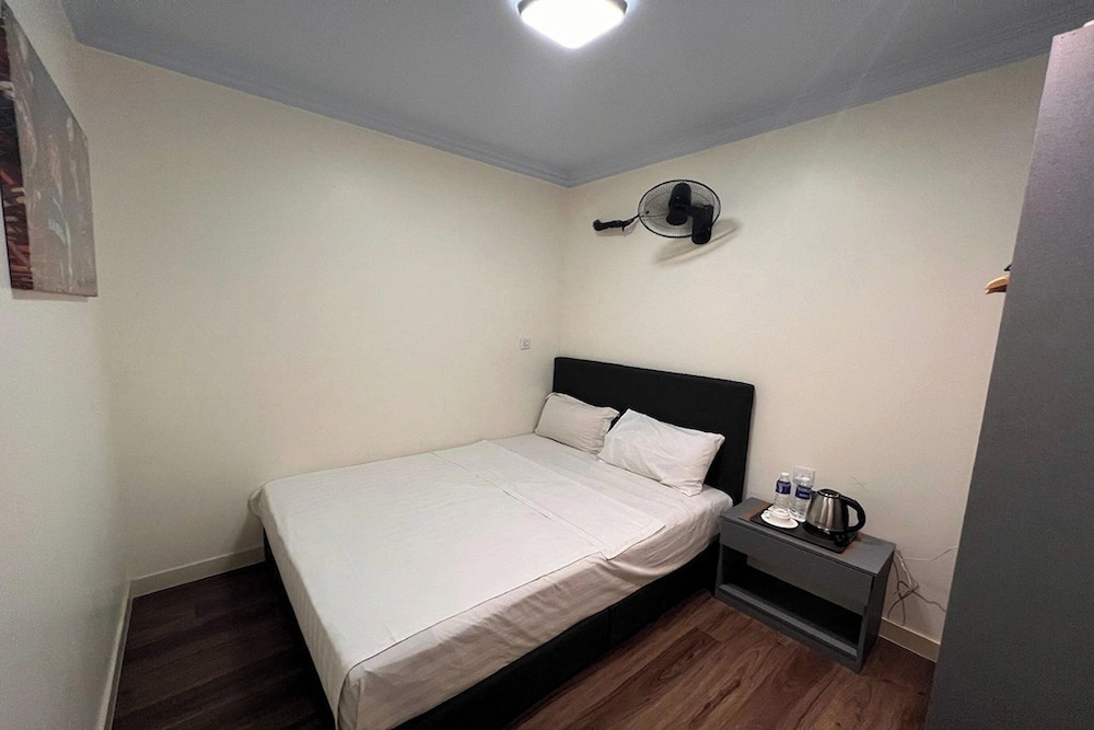 Standard Double Room, Shared Bathroom