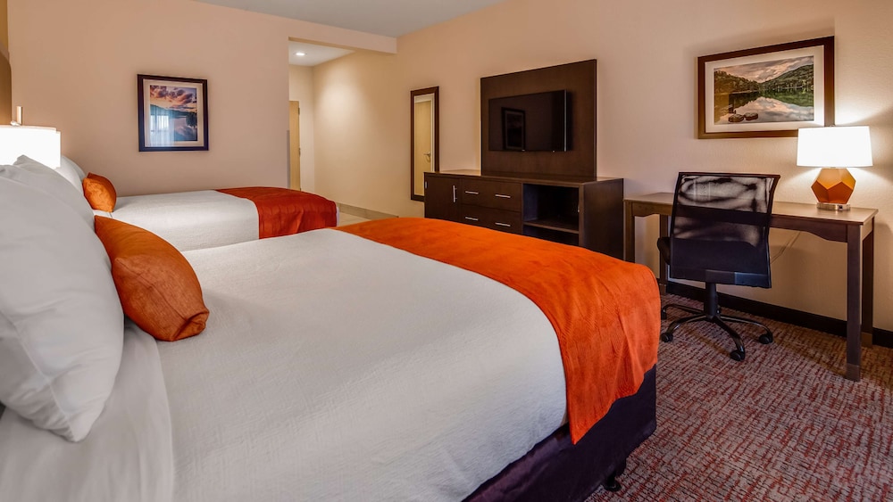 Suite, 2 Queen Beds, Non Smoking, Refrigerator (with Single Sofabed) - Photo 1