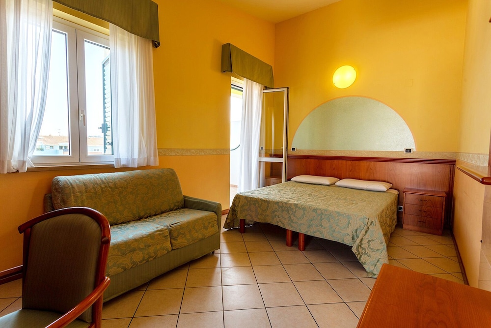 Comfort Triple Room, Multiple Beds, Balcony, Sea View