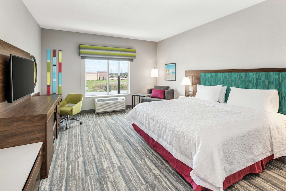 Standard Room, 1 King Bed, Accessible, Non Smoking (3x3 Shower) - Photo 2