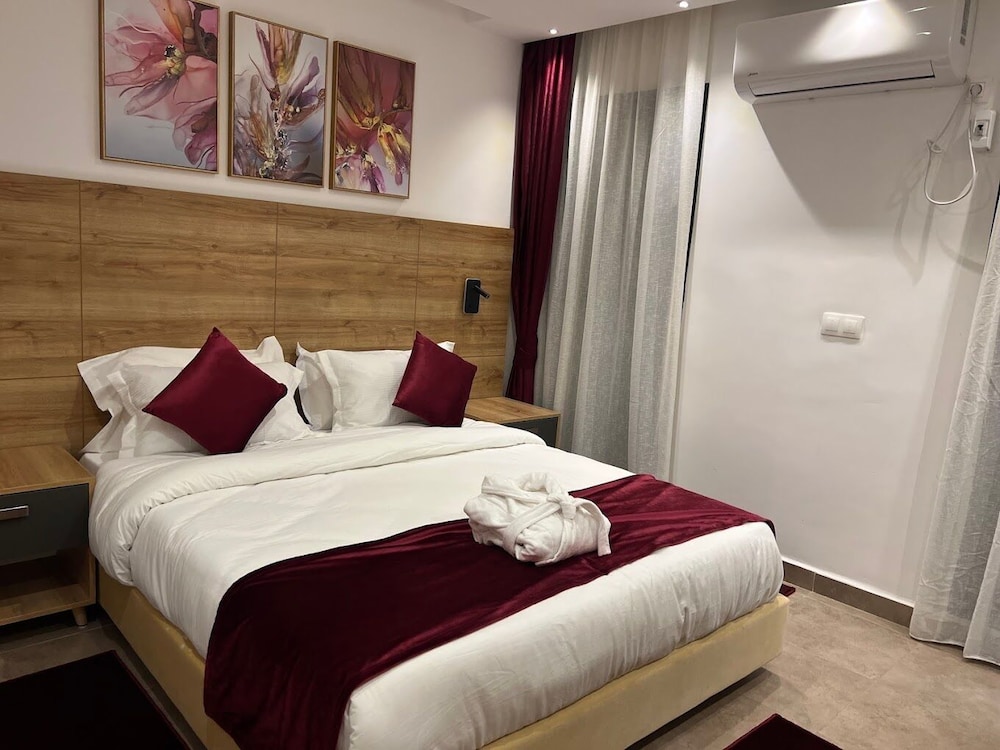 Executive Apartment, Multiple Beds, Kitchen