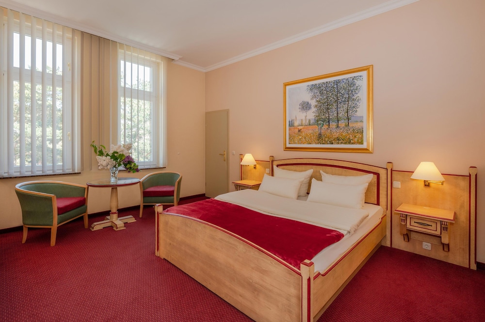 Double Room (south- / landside) photo 2