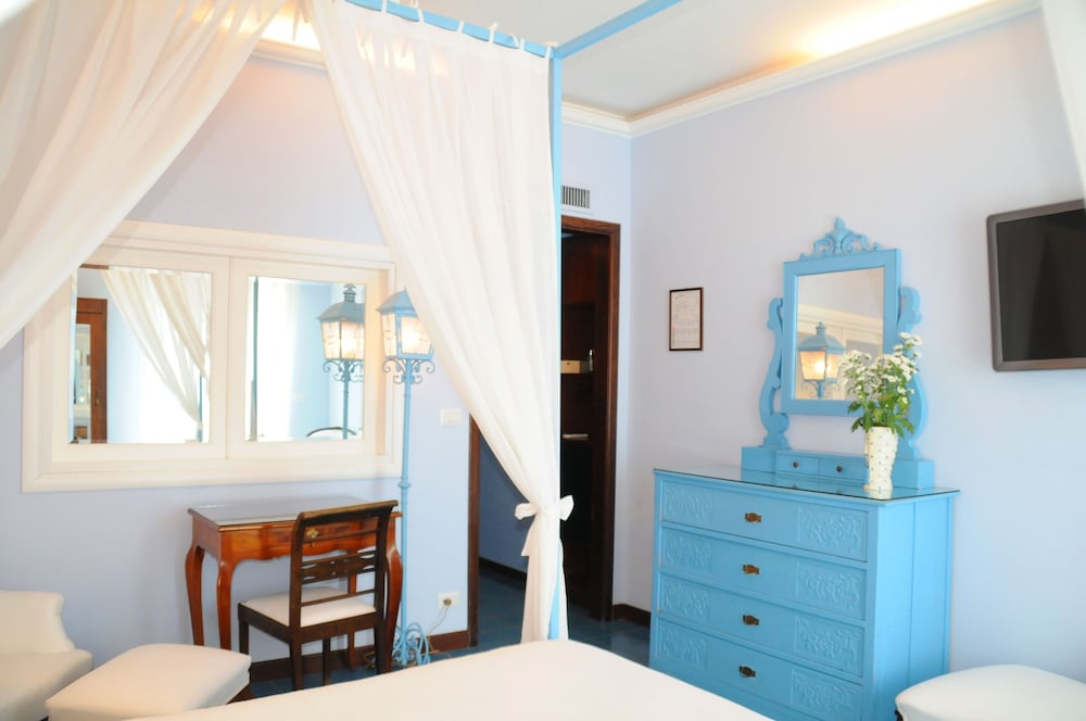 Deluxe Double Room, 1 King Bed, Balcony, Sea Facing - Photo 1