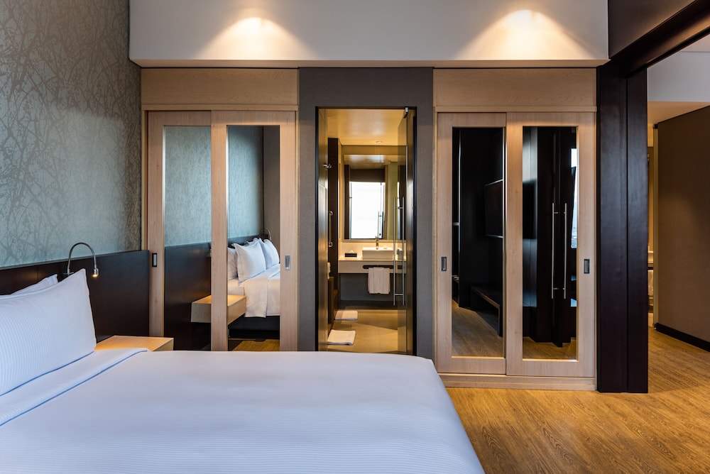 Suite, 1 King Bed - Photo 6