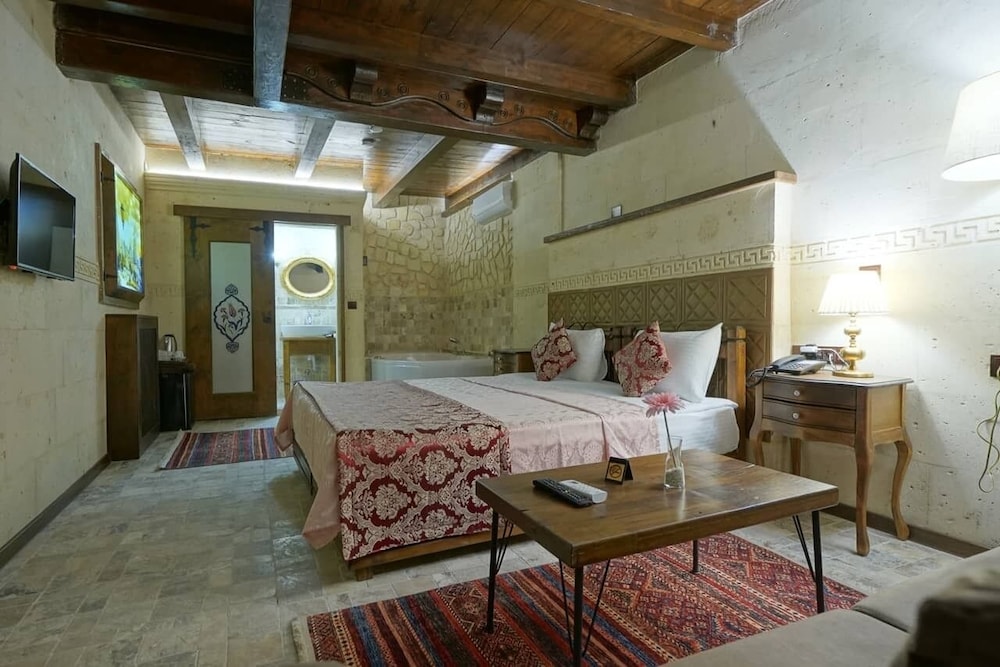 Honeymoon Triple Room photo 3