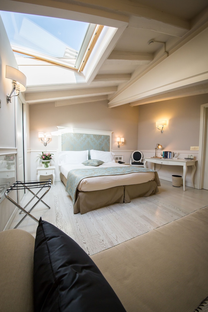 Superior Double or Twin Room - Photo 2