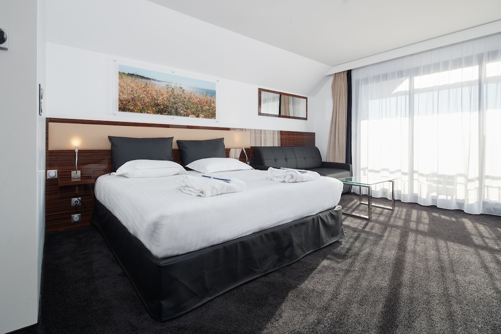 Privilege Suite - Photo 1