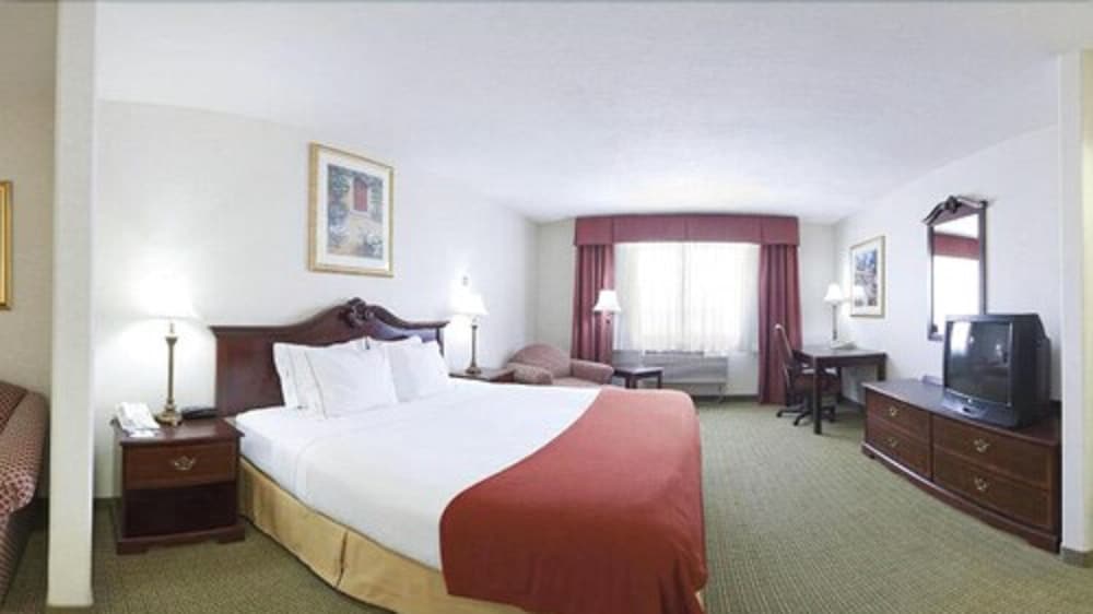 Room, 1 King Bed, Non Smoking - Photo 2