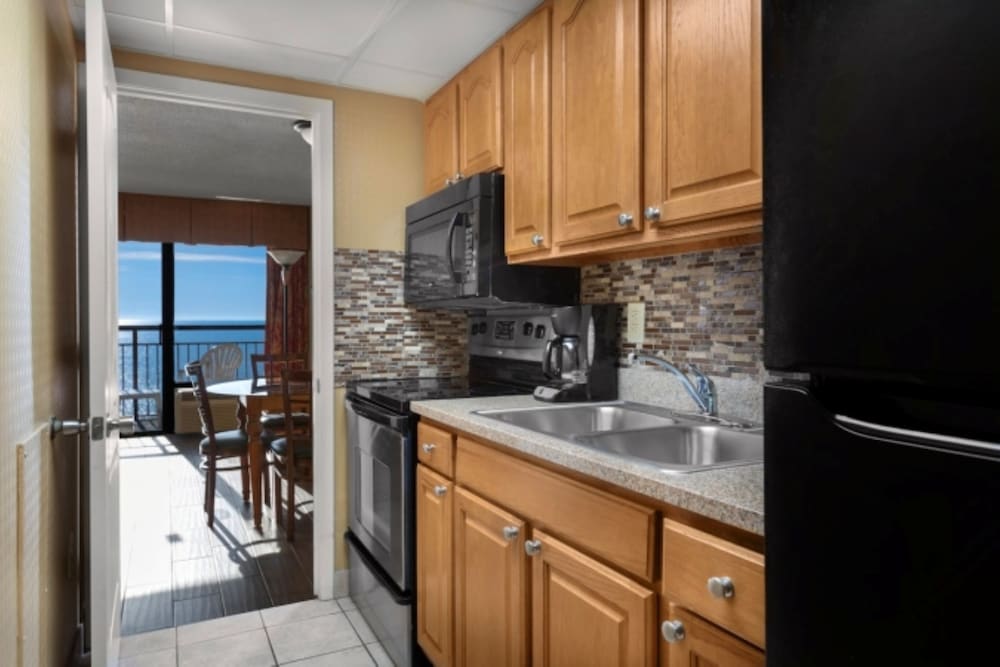 Oceanfront Base King Suite photo 2