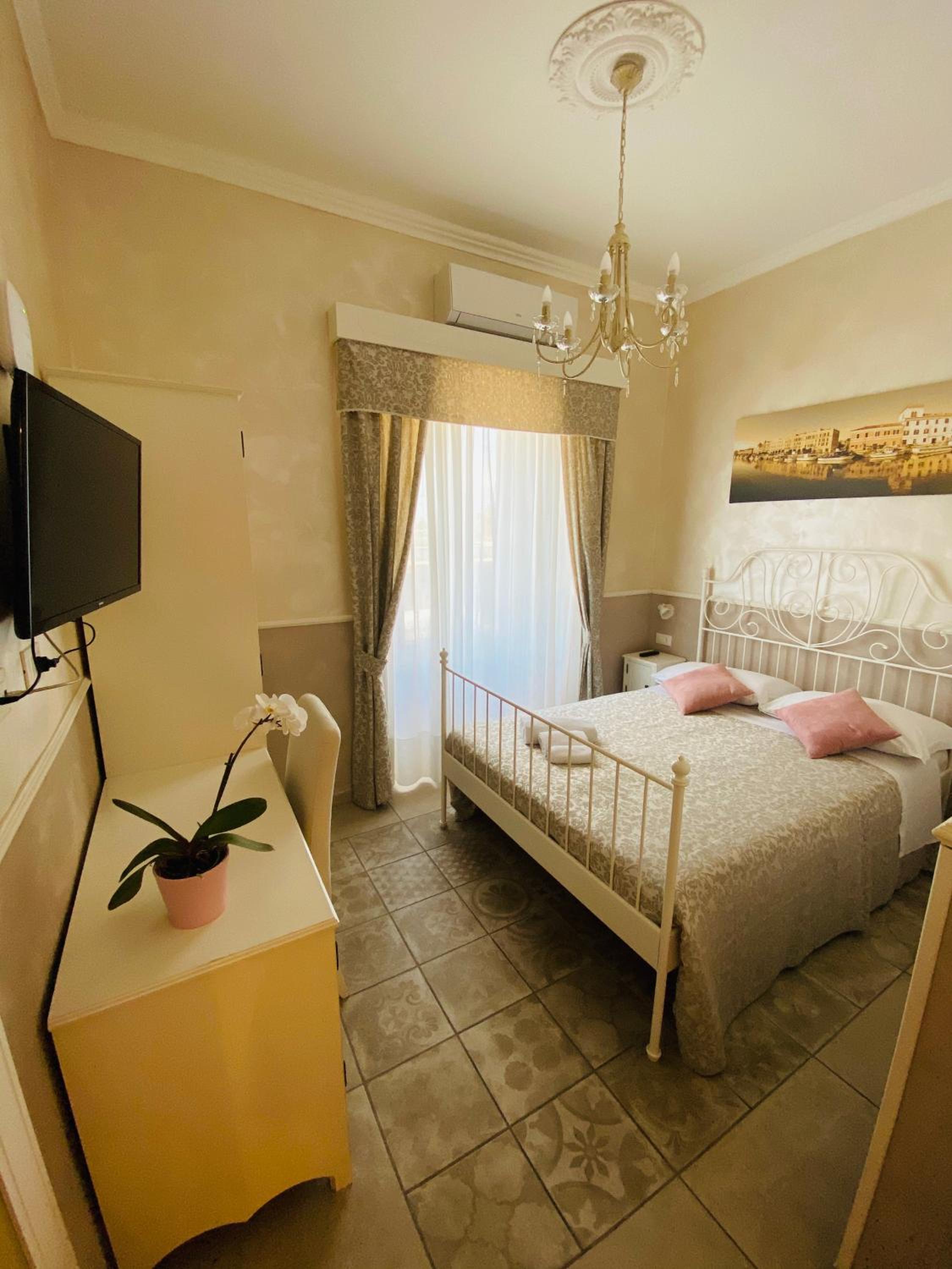 Economy Double Room - Photo 2