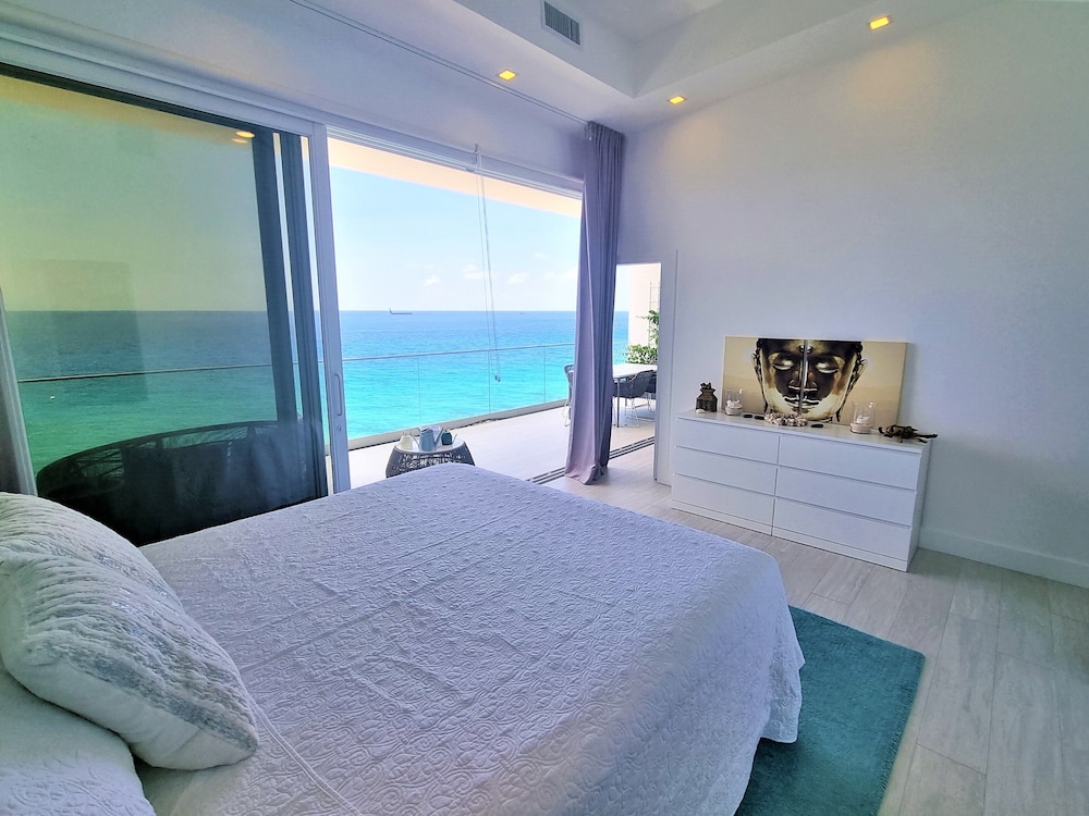 Luxury Condo, 1 Bedroom, Ocean View photo 3