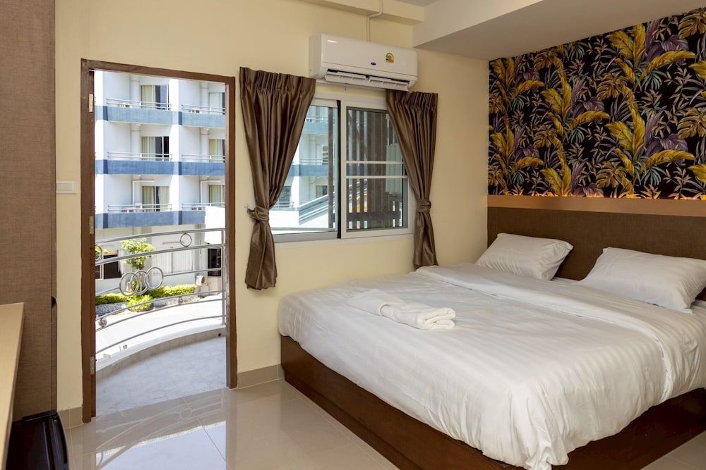 Deluxe Double Room, City View