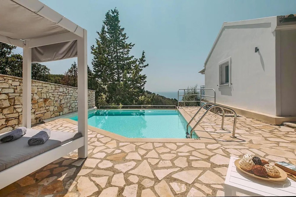 Villa photo 2