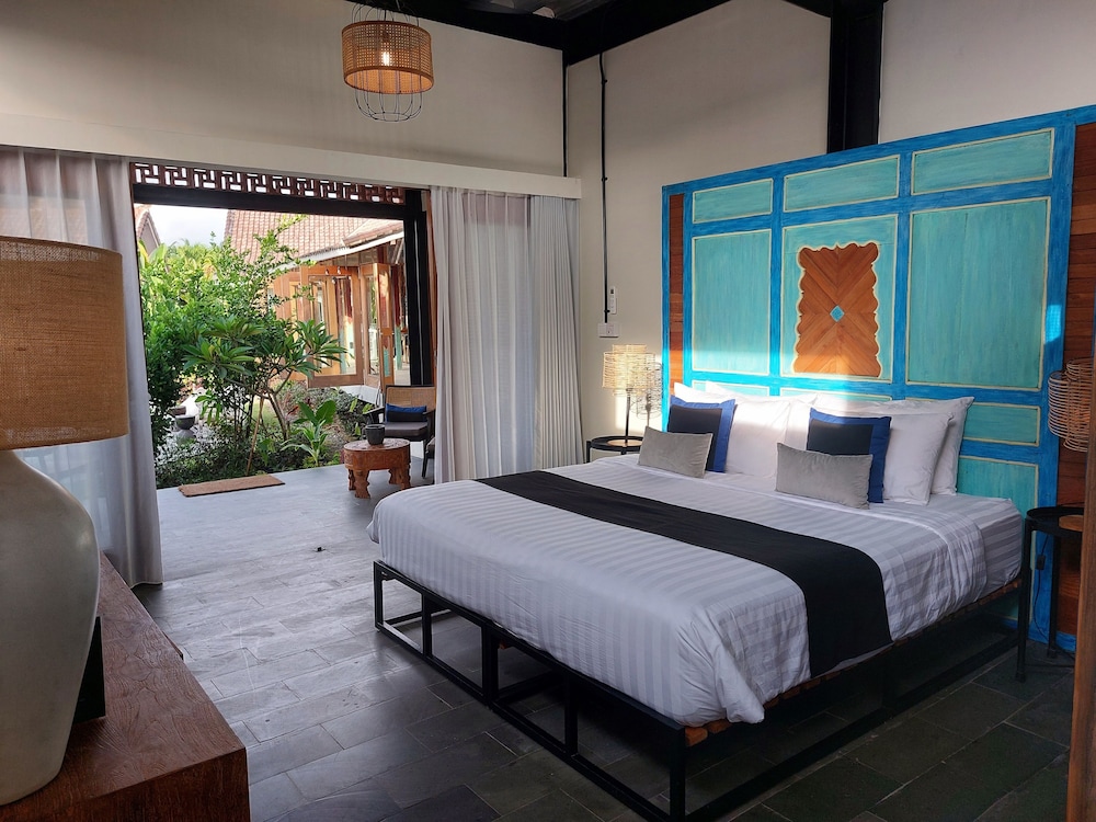 Superior Double or Twin Room, 1 King Bed, Terrace, Pool View photo 1