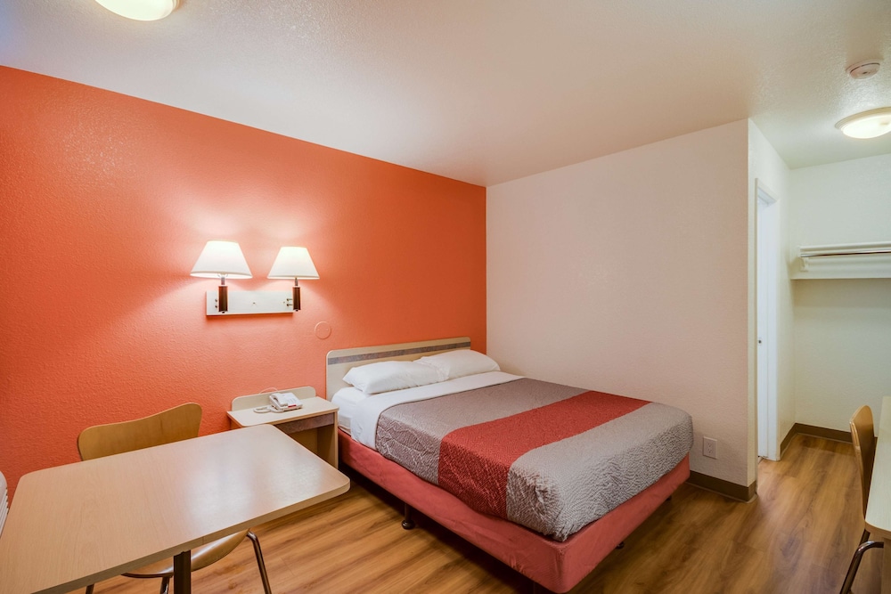 Deluxe Room, 1 Double Bed, Accessible, Smoking photo 1