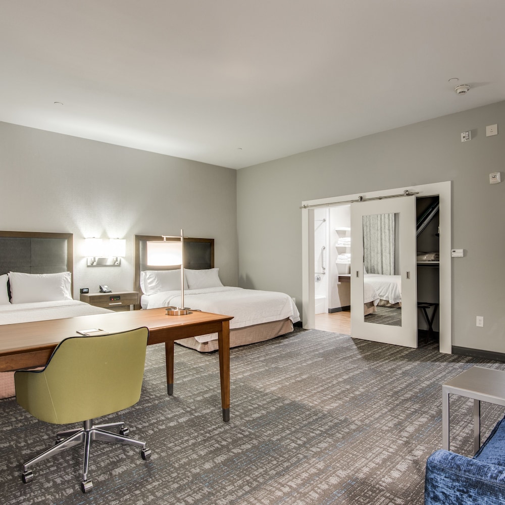 Room, 2 Queen Beds, Accessible, Bathtub photo 2