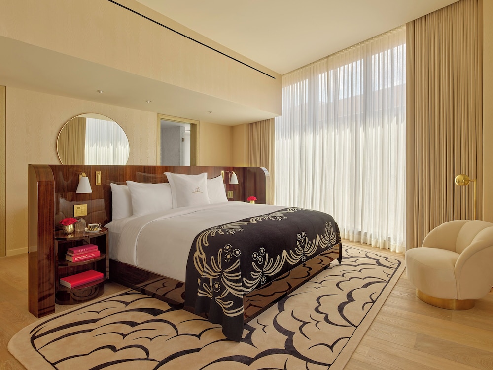 Deluxe One-Bedroom Suite Hearing Accessible