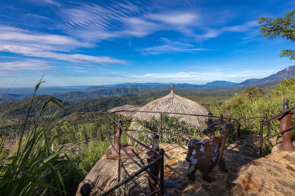 Grand Luxury Beehive with Jacuzzi photo 2