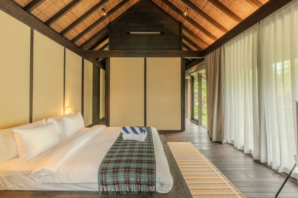 Family Villa, River View