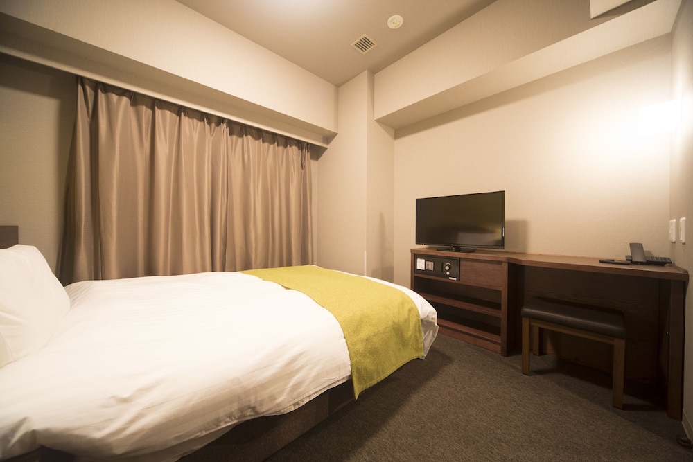 Moderate Double, Non Smoking (No Room Cleaning Service During Your Stay) photo 2