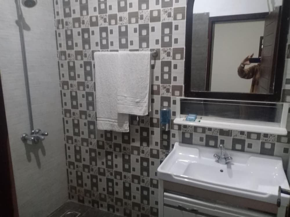 Deluxe Double Room - Photo 13