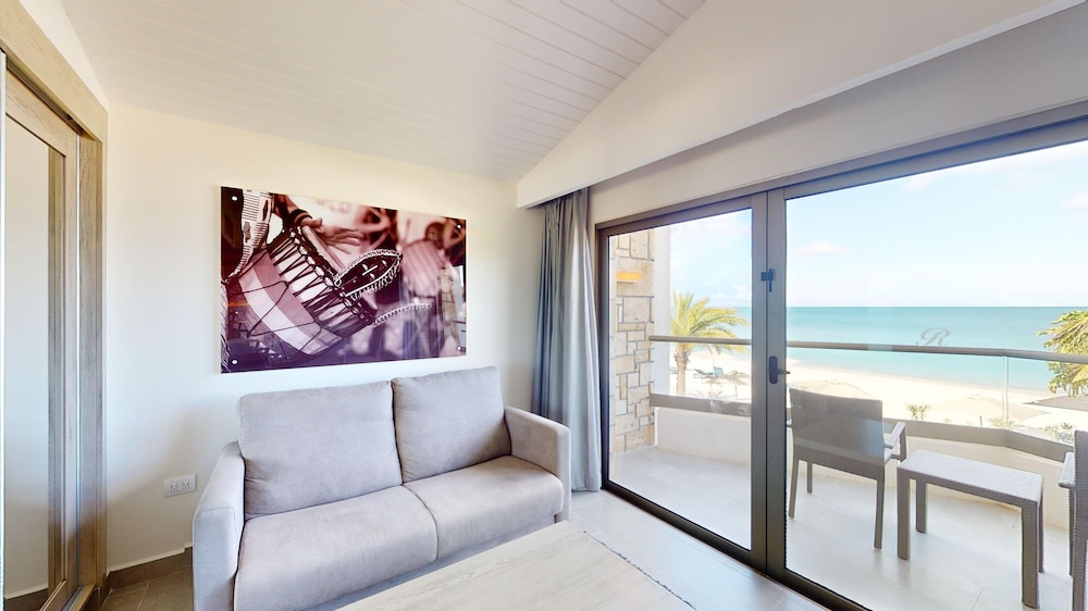 Luxury Presidential Ocean Front One Bedroom Suite Diamond Club