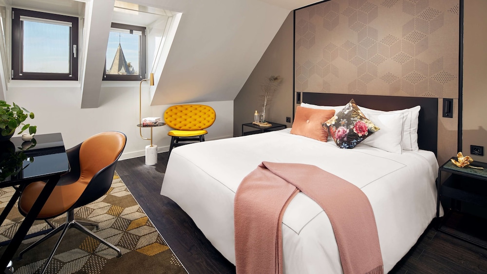 Deluxe Room, 1 King Bed, Garden View photo 1