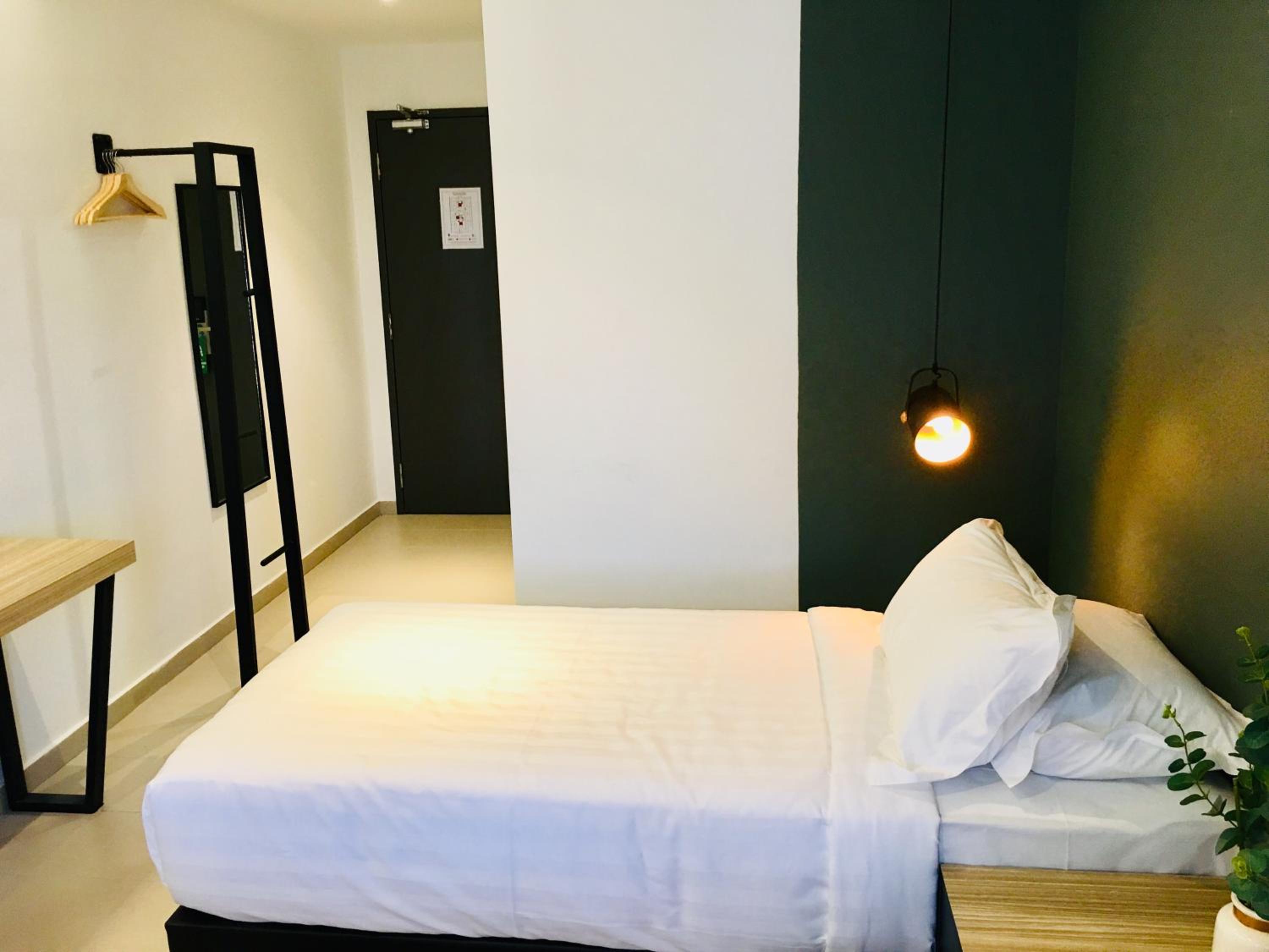 Deluxe Twin Room - No Window - Photo 3