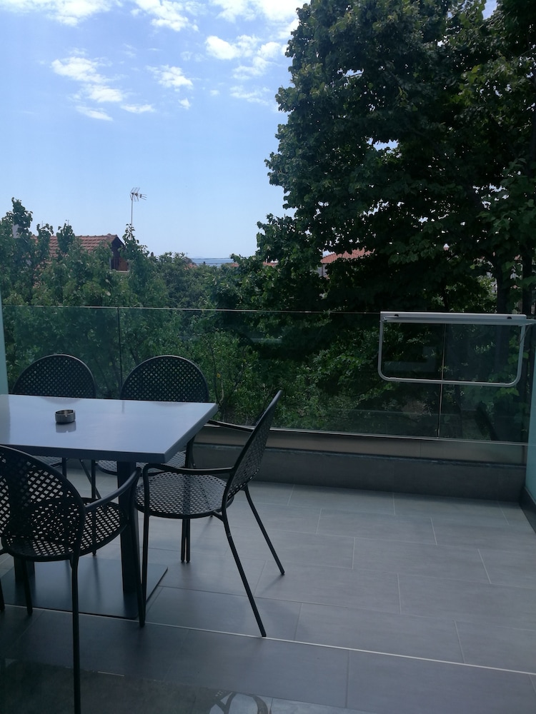 Comfort Duplex, 2 Bedrooms, Balcony, Garden View photo 3