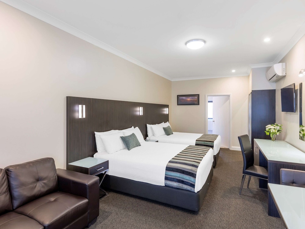 Superior Room, Multiple Beds - Photo 5