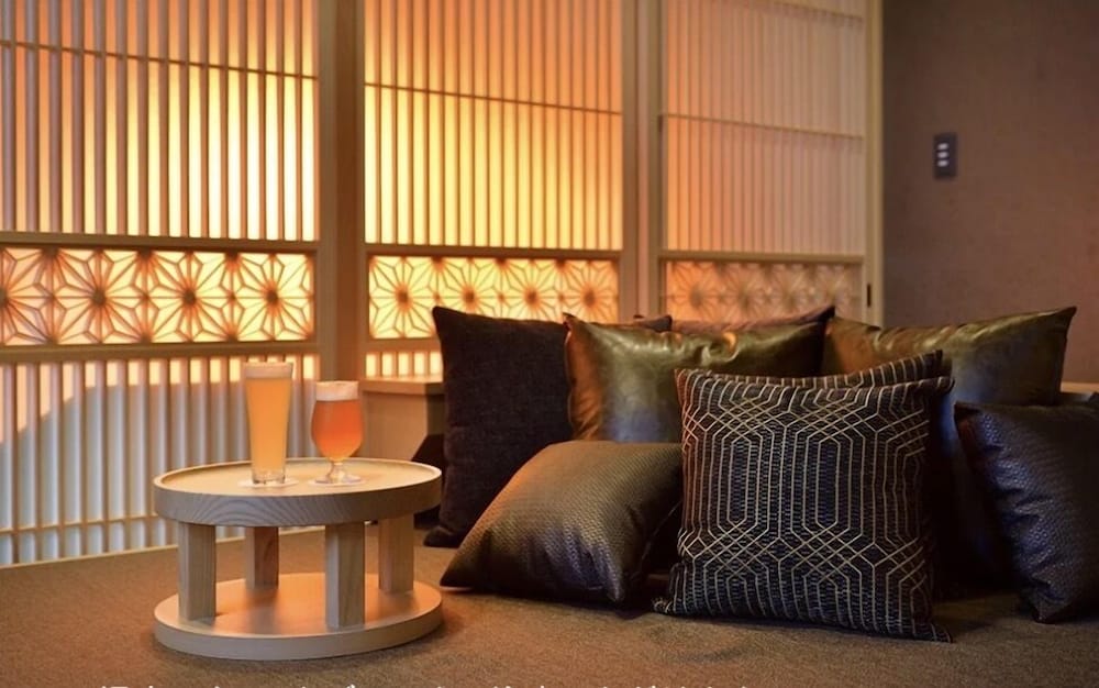 TAKE Suite with Private Bathroom and Dining room photo 2