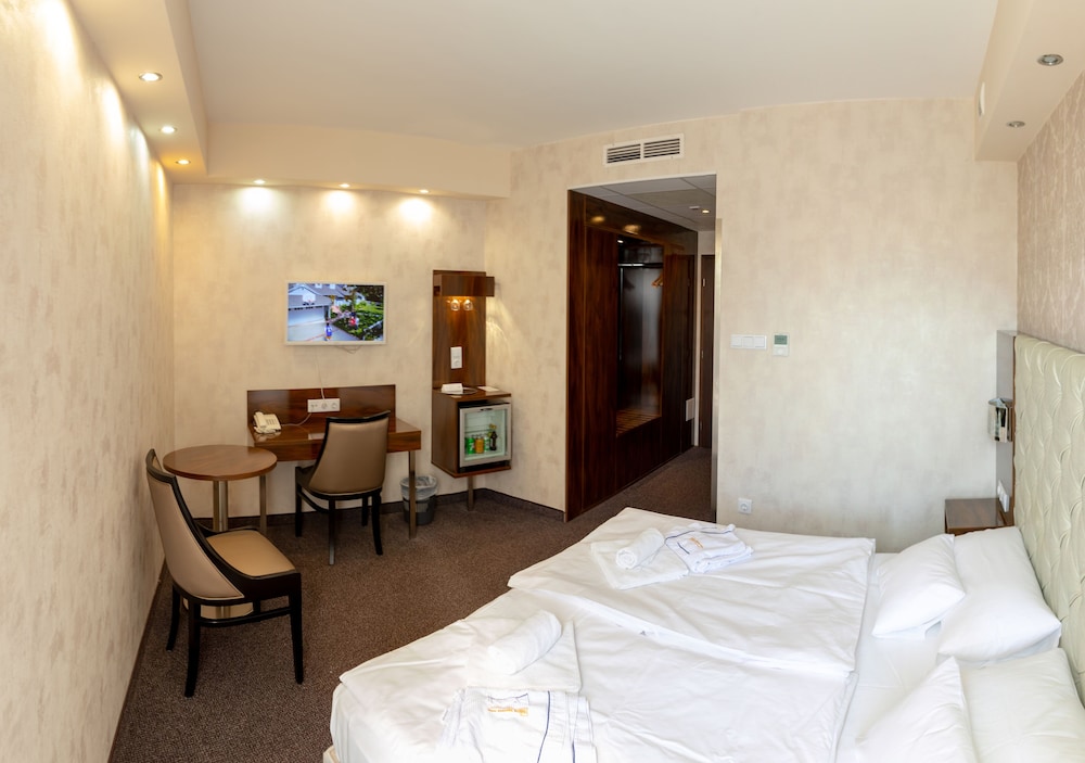 Superior Double or Twin Room - Photo 3
