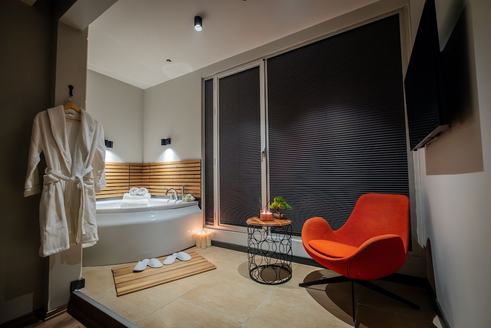 Superior Room, 1 Double Bed, Jetted Tub photo 1