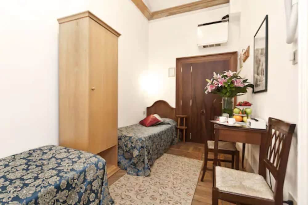 Basic Room photo 3
