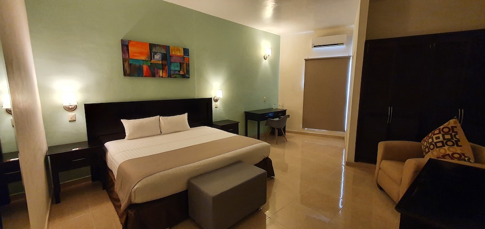 Standard Room, 1 King Bed photo 2