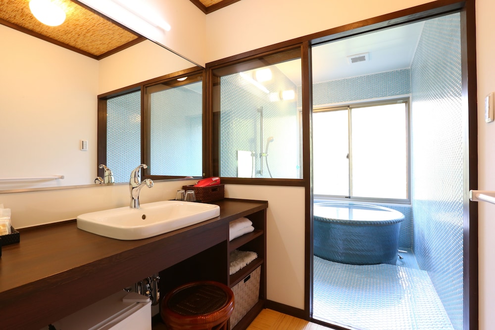 [Yamazakura] Japanese-Western style suite 12 tatami with semi-open-air hot spring bath Non smoking photo 3
