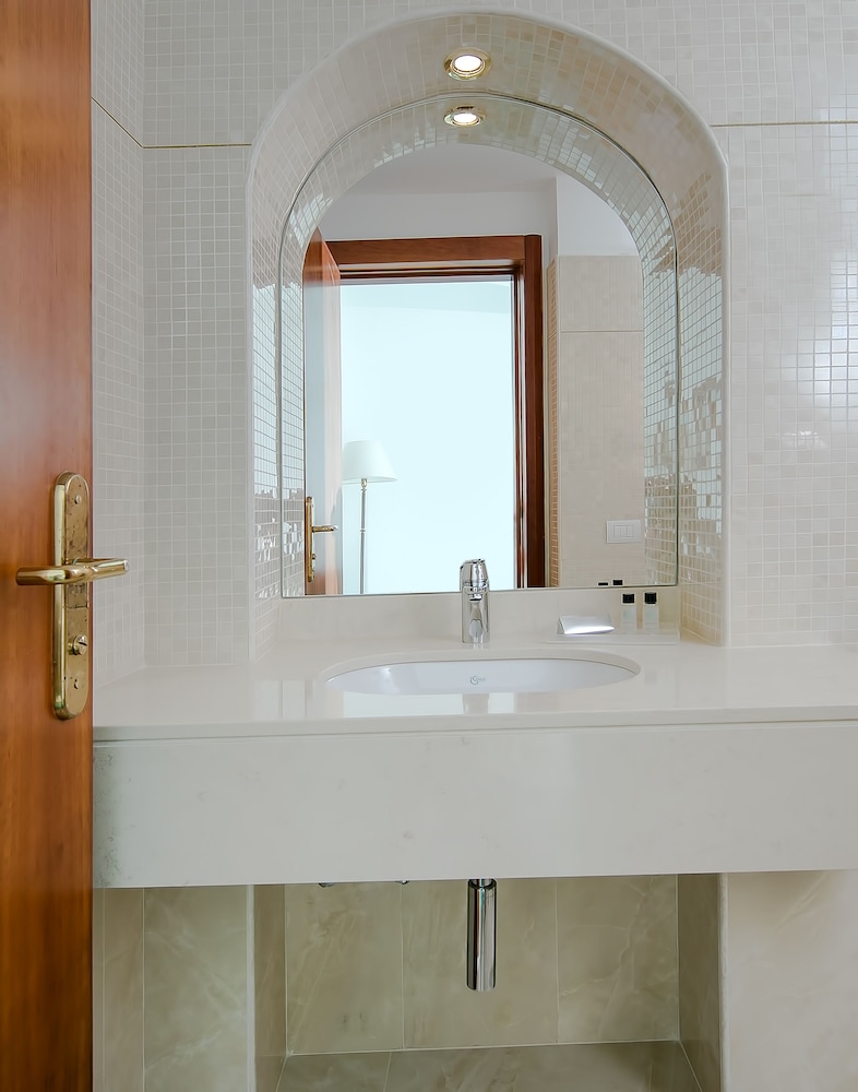 Classic Triple Room, Balcony, Sea View - Photo 4