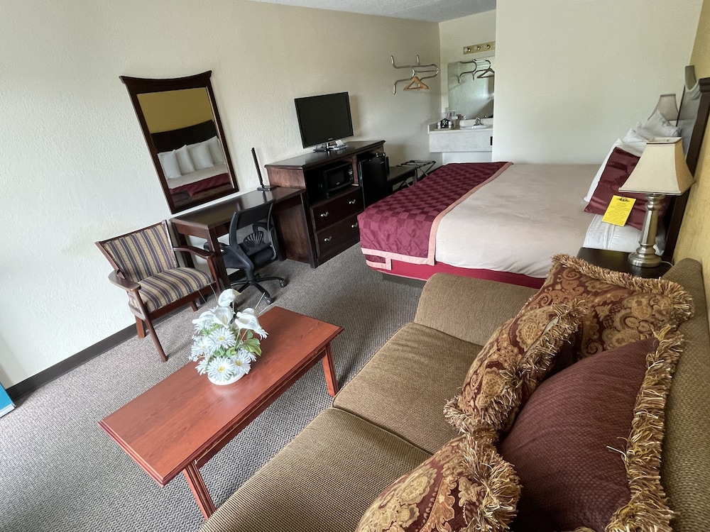 Executive Room, 1 King Bed, Non Smoking (with Sofa) - No pets allowed photo 1