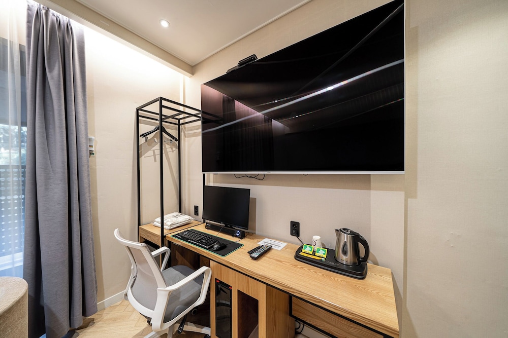 Premium Double Room, Non Smoking, Park View photo 3