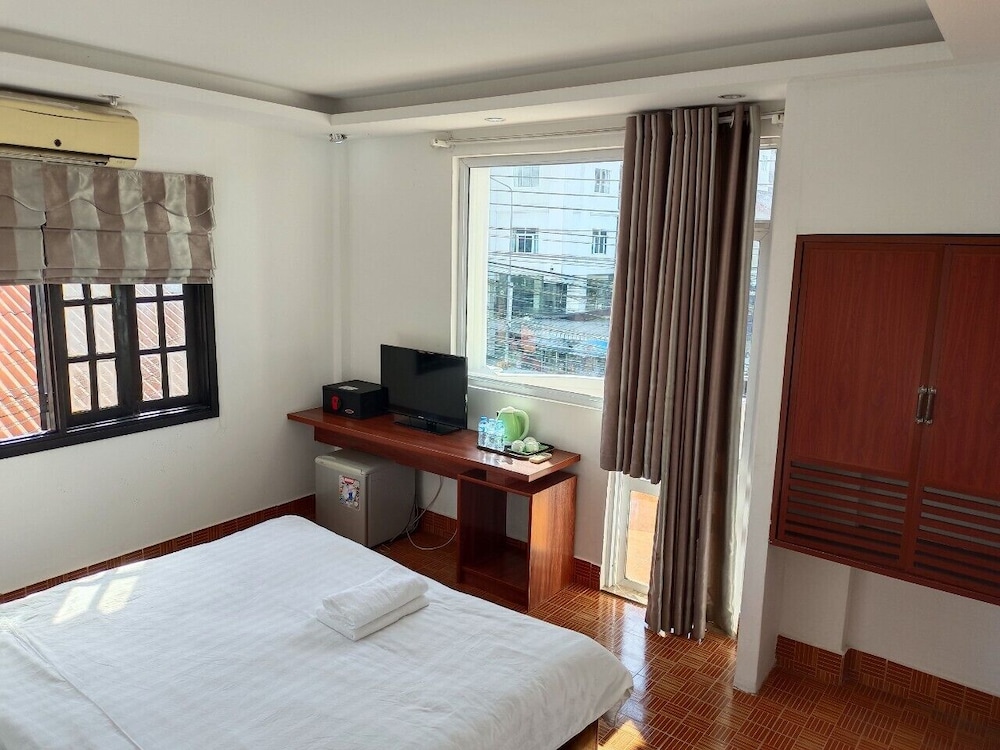 Deluxe Double Room, 1 King Bed, Mountain View