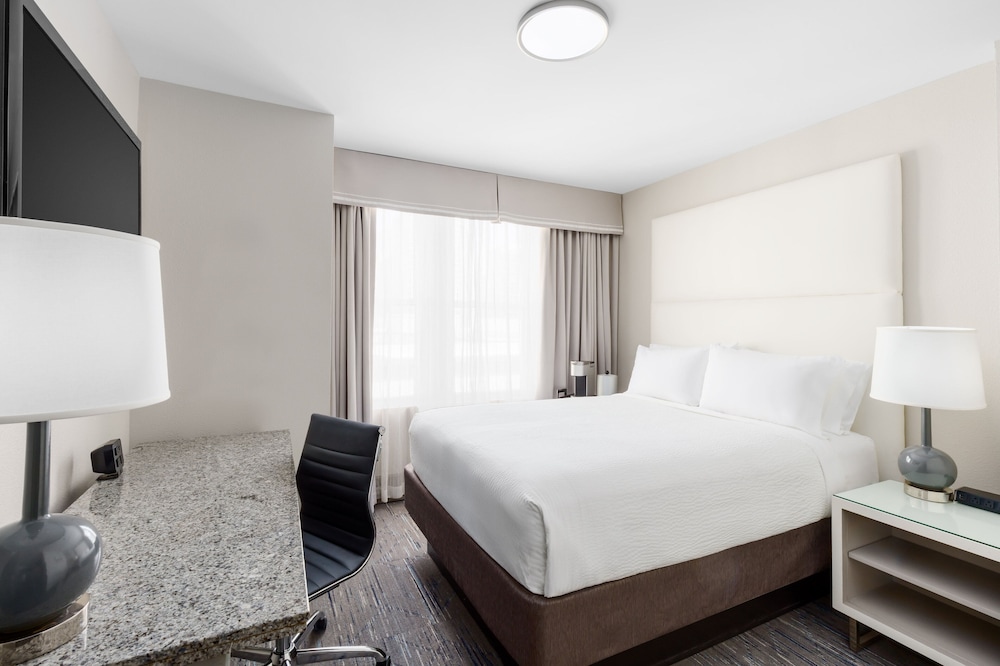 Standard Room, 1 Queen Bed, Accessible (Mobility) - Photo 7