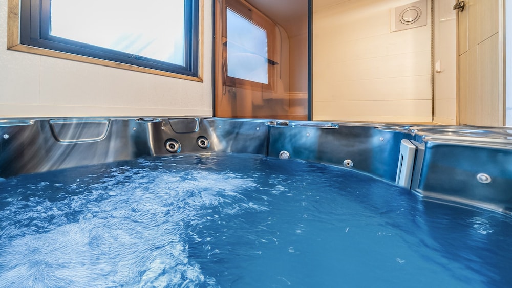 Basic Room, 1 Bedroom (Family Spa Caravan No. 1 (Spa/Random))