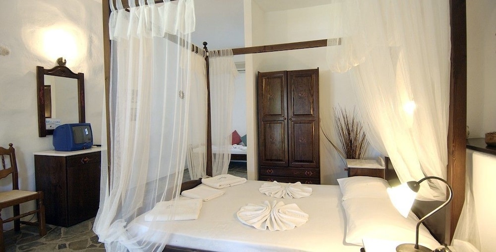 Honeymoon Room