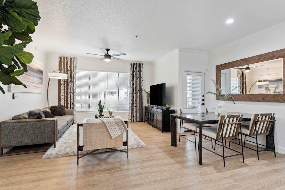 Signature Condo, 3 Bedrooms, Balcony