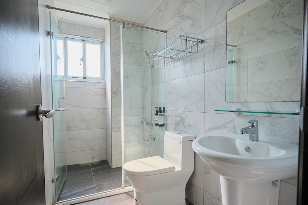 Comfort Quadruple Room, City View photo 3