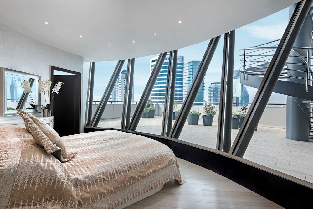Suite (Crown)