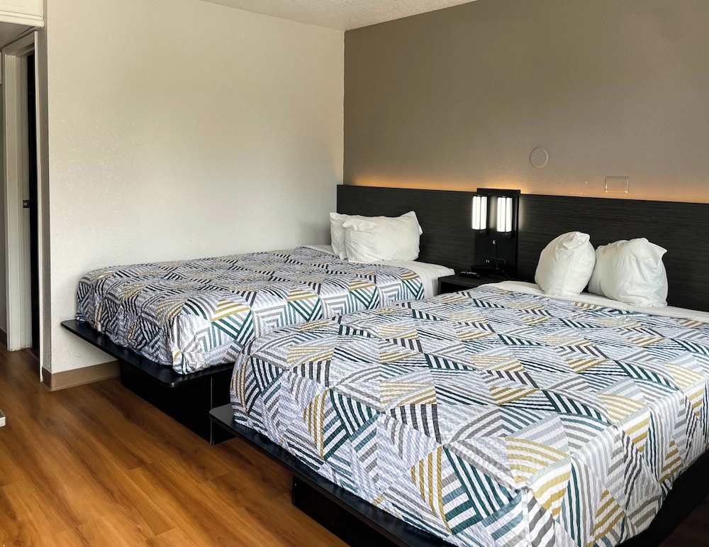 Room, 2 Double Beds, Non Smoking, Refrigerator & Microwave photo 2