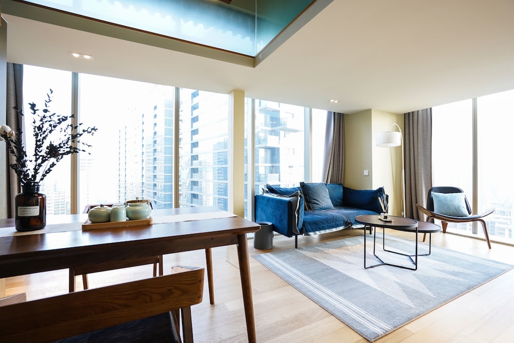 LOFT Deluxe Suite